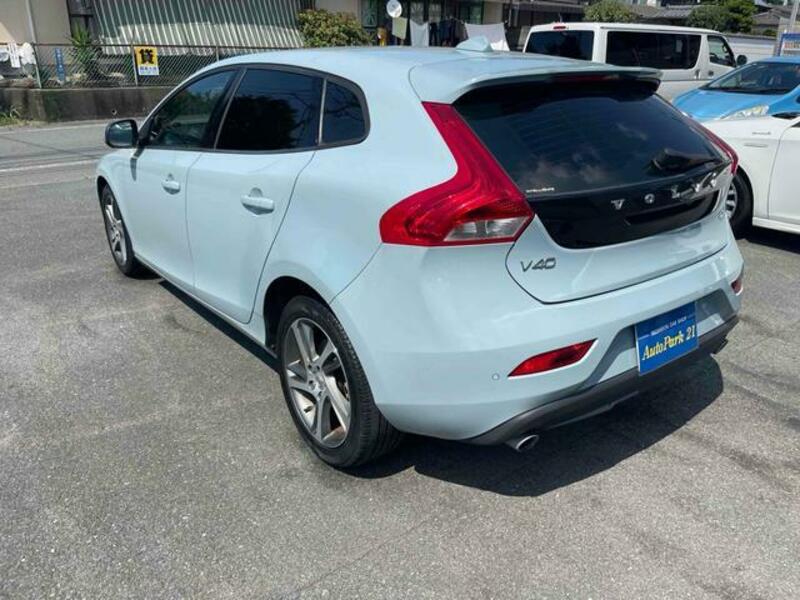 V40