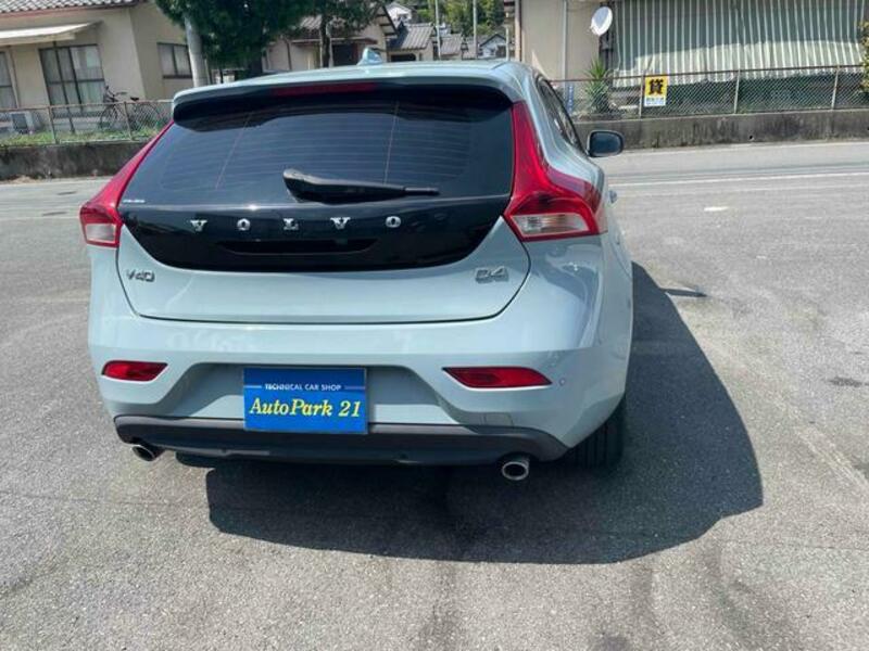 V40