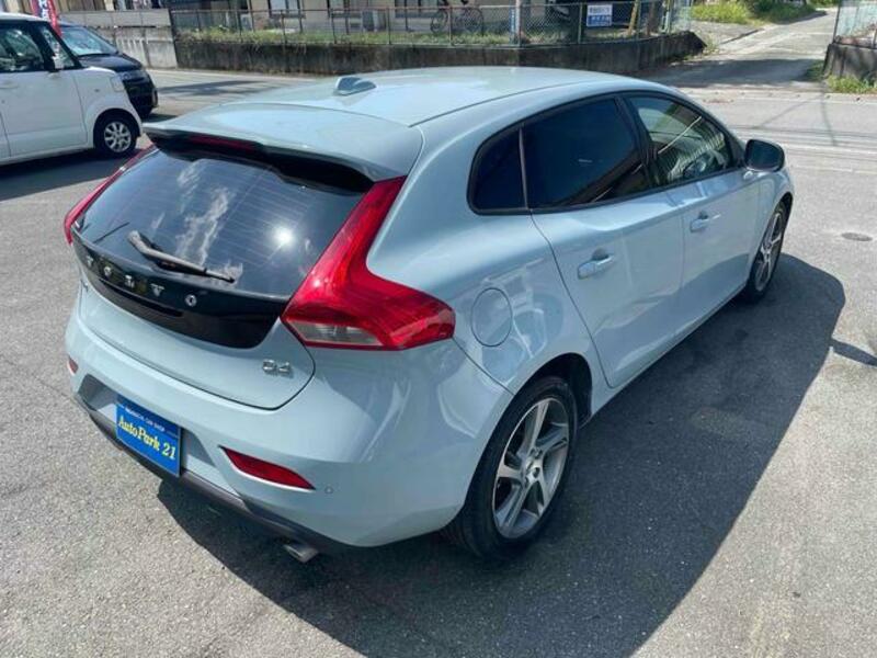 V40