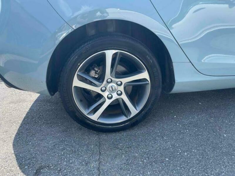 V40