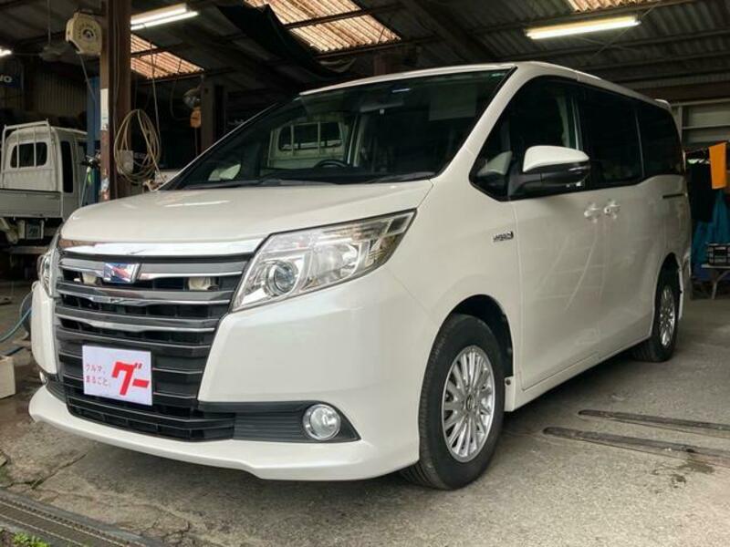 TOYOTA NOAH