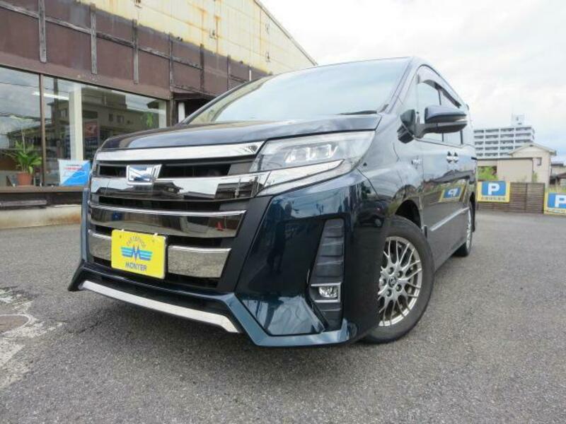 TOYOTA NOAH
