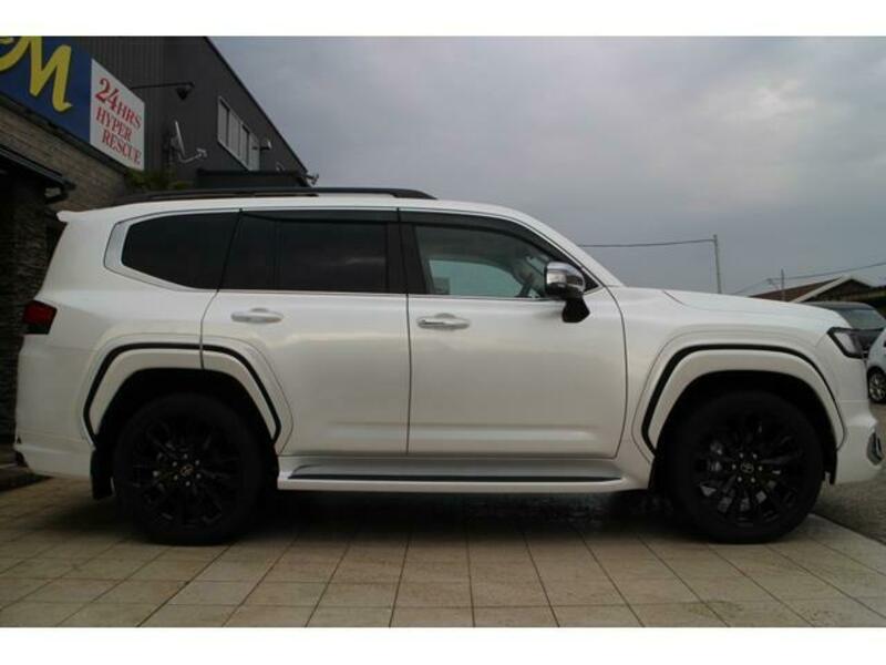 LAND CRUISER