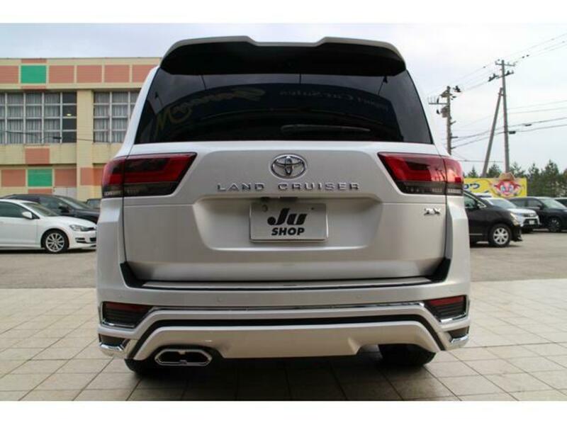 LAND CRUISER