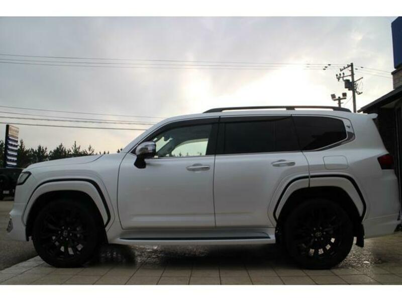 LAND CRUISER