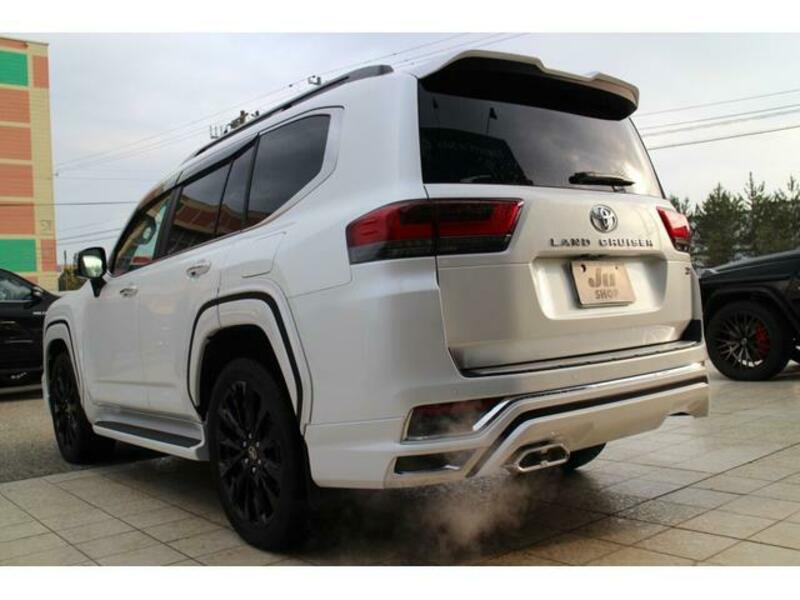 LAND CRUISER