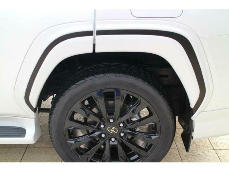LAND CRUISER