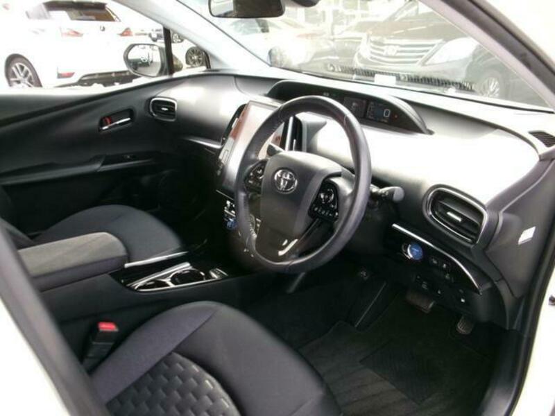 PRIUS PHV