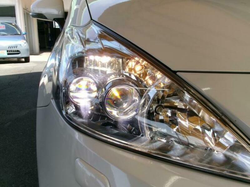 PRIUS ALPHA