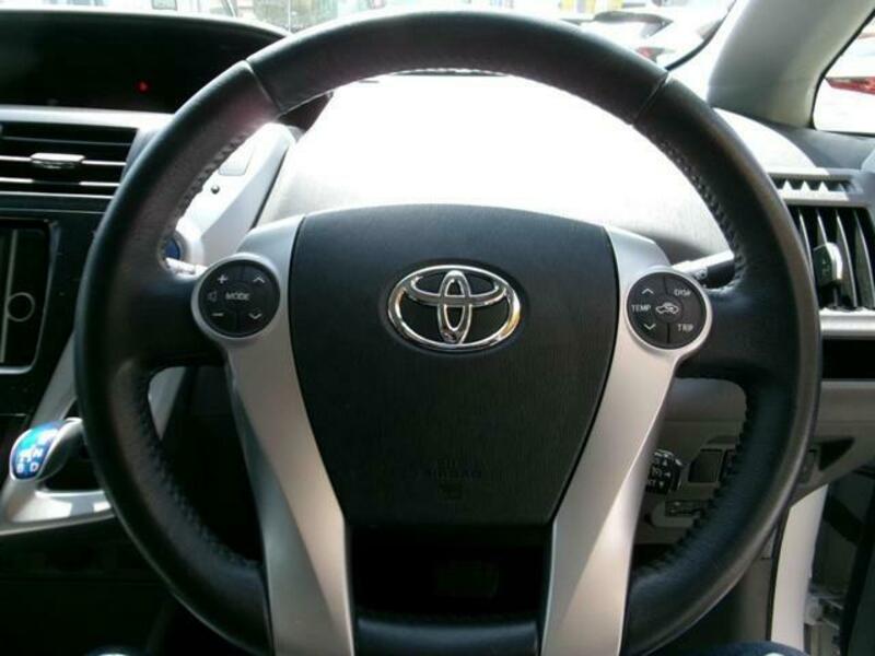 PRIUS ALPHA