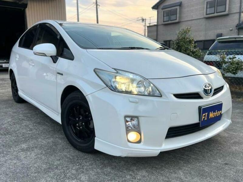 TOYOTA PRIUS
