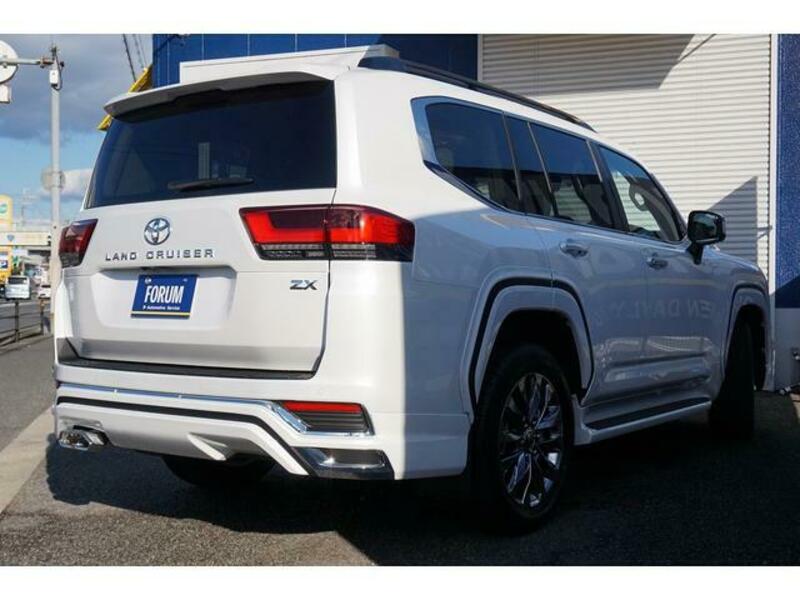 LAND CRUISER