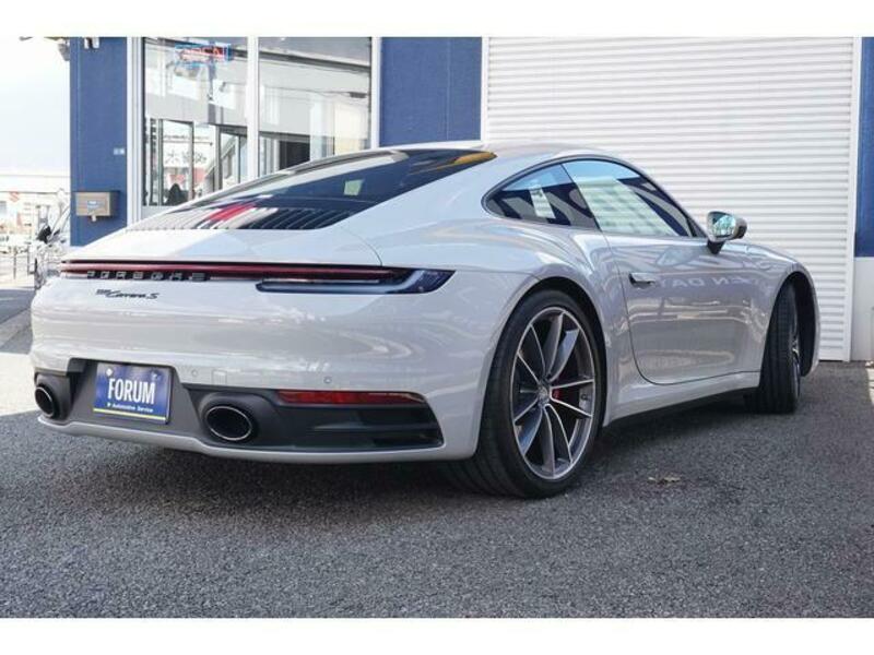 911