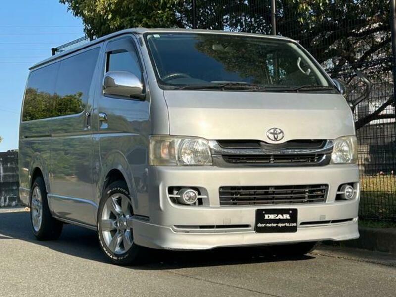 TOYOTA HIACE VAN