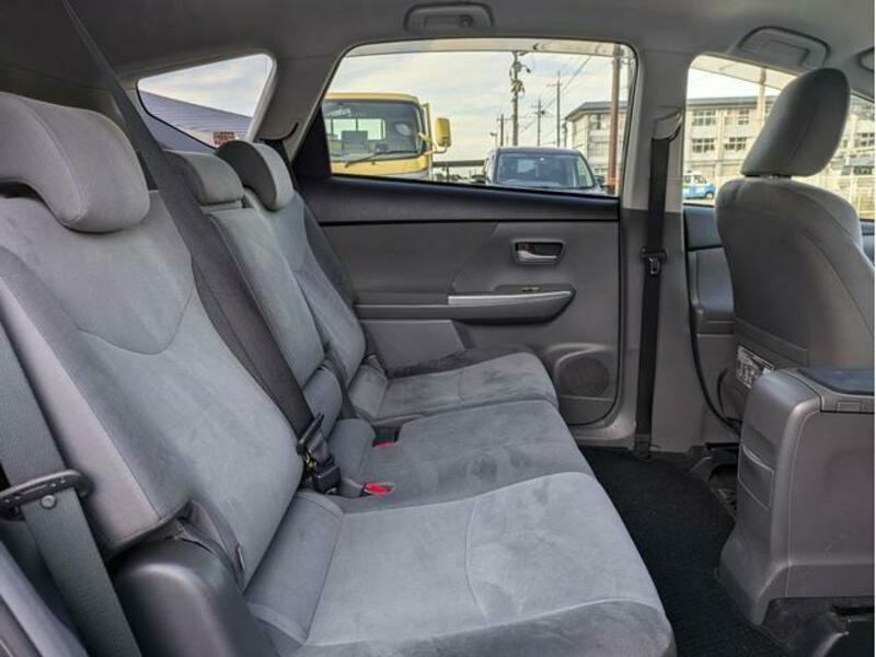 PRIUS ALPHA