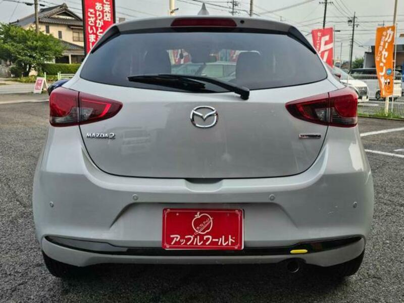 MAZDA2