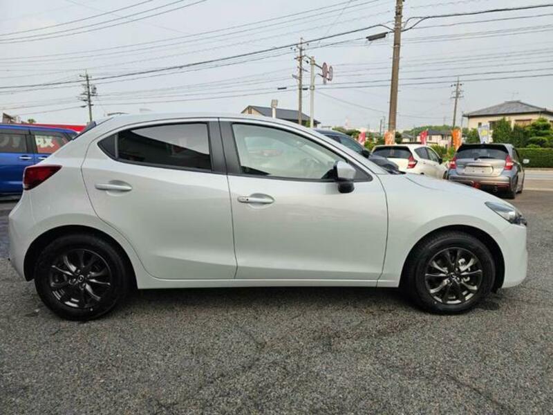 MAZDA2