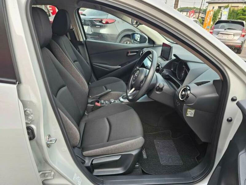 MAZDA2