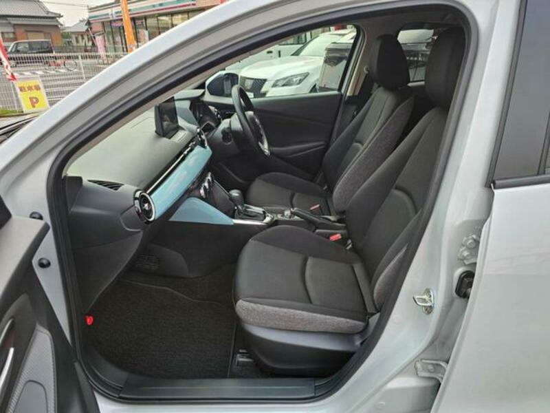 MAZDA2