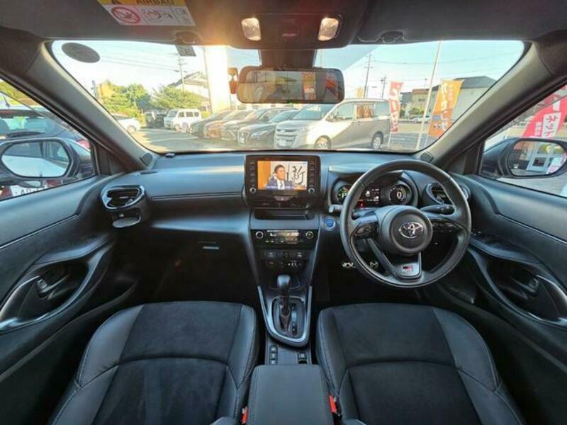 YARIS CROSS