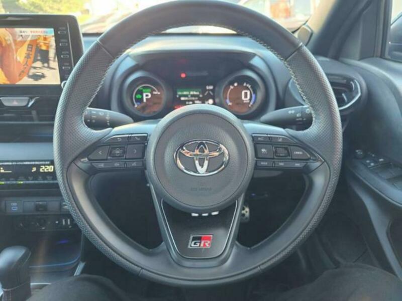 YARIS CROSS