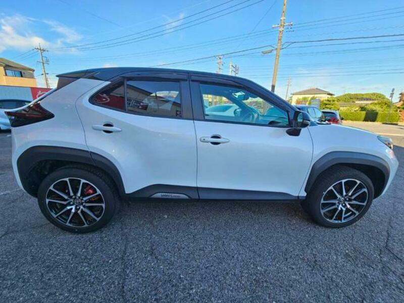 YARIS CROSS