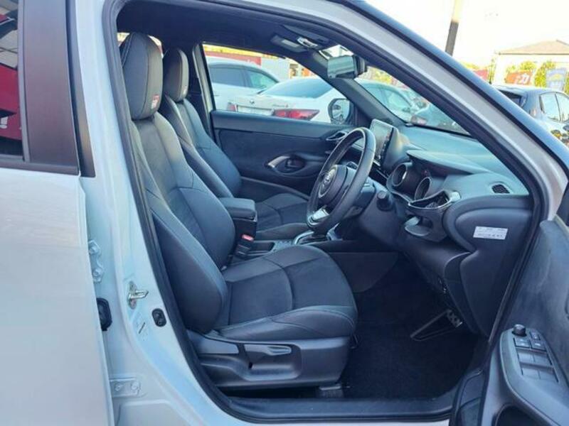 YARIS CROSS