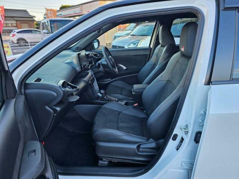 YARIS CROSS