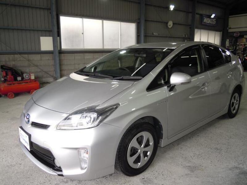 TOYOTA PRIUS