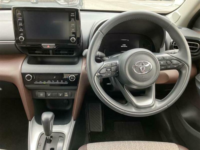 YARIS CROSS