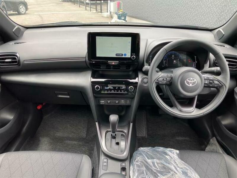 YARIS CROSS