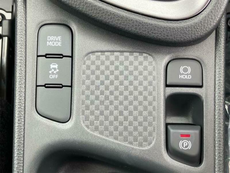 YARIS CROSS