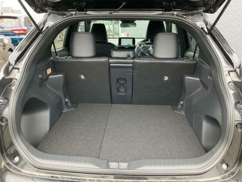 YARIS CROSS