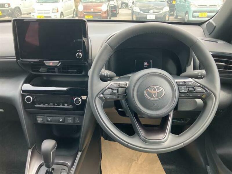 YARIS CROSS