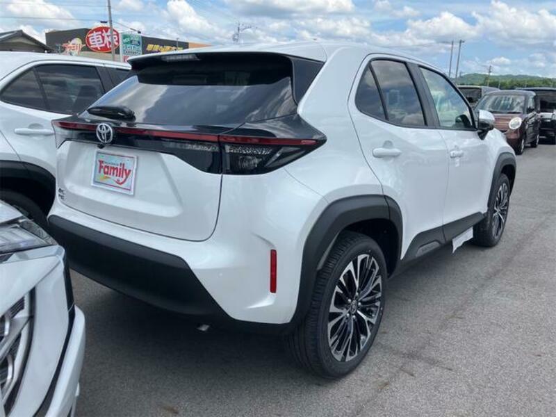 YARIS CROSS
