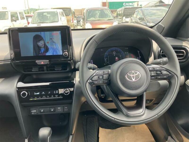YARIS CROSS