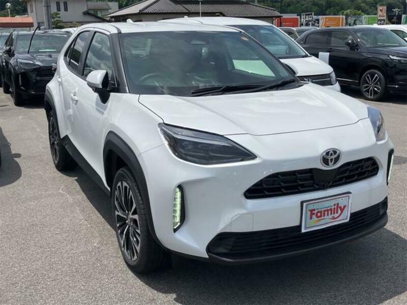YARIS CROSS