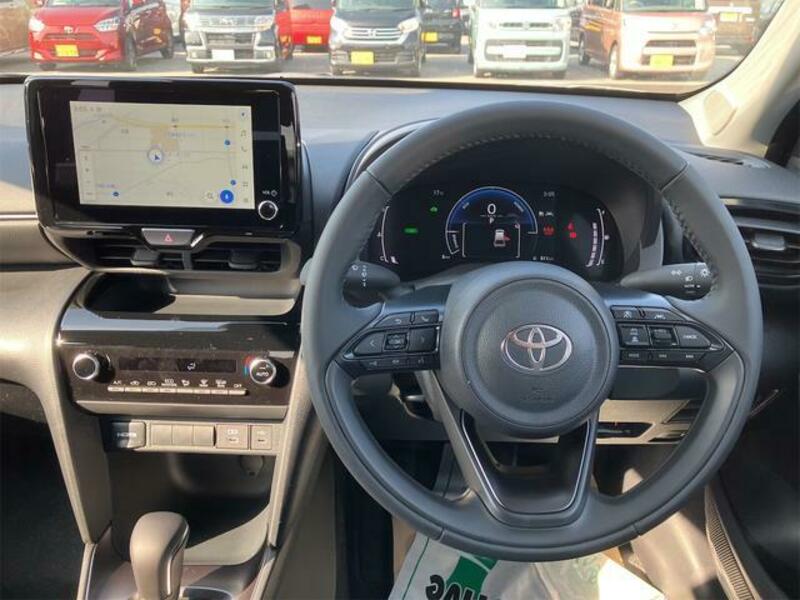 YARIS CROSS