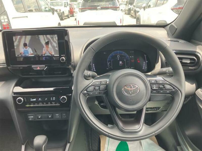 YARIS CROSS