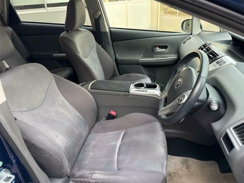 PRIUS ALPHA