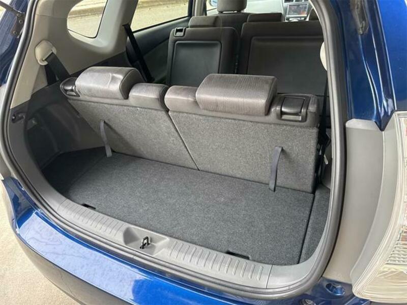 PRIUS ALPHA