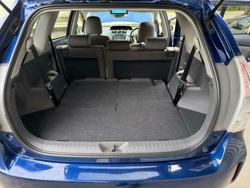 PRIUS ALPHA