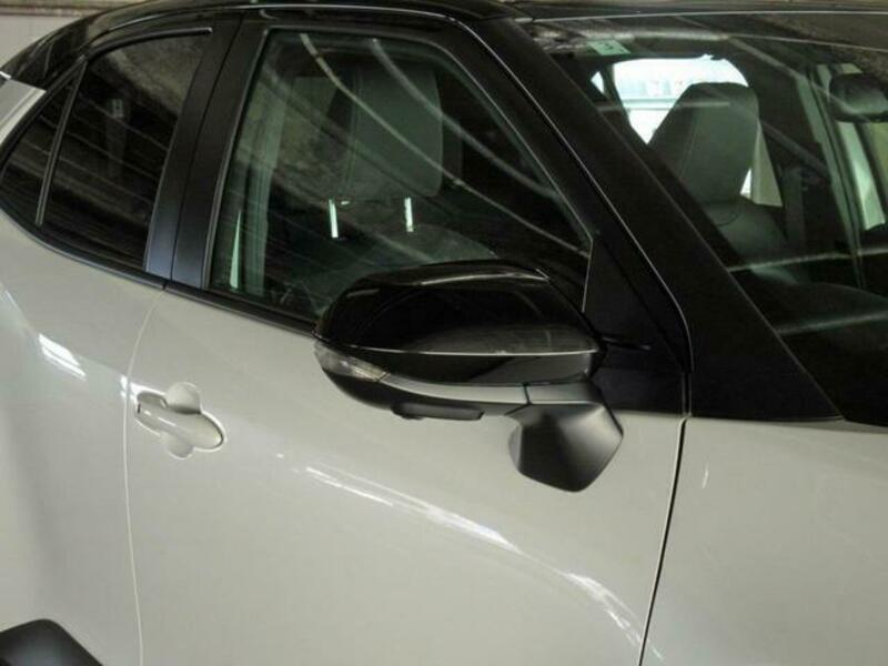 YARIS CROSS
