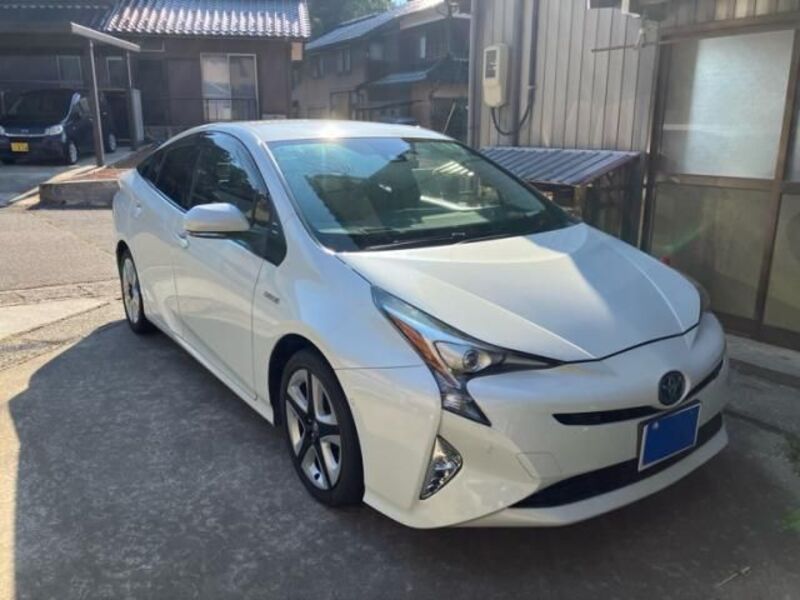 TOYOTA PRIUS