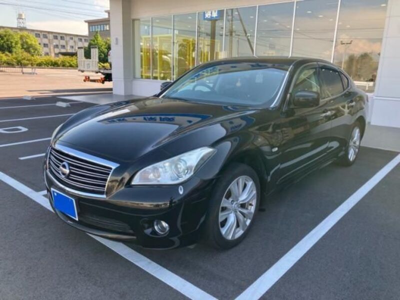 NISSAN FUGA