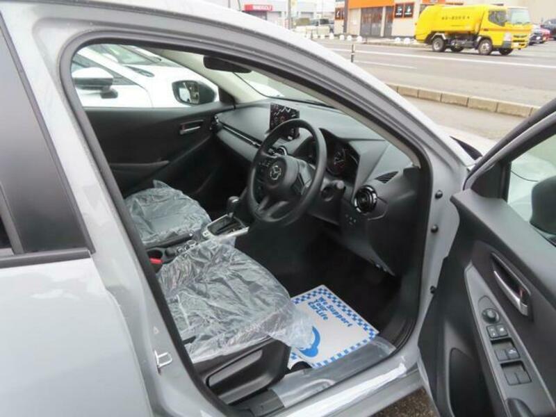 MAZDA2