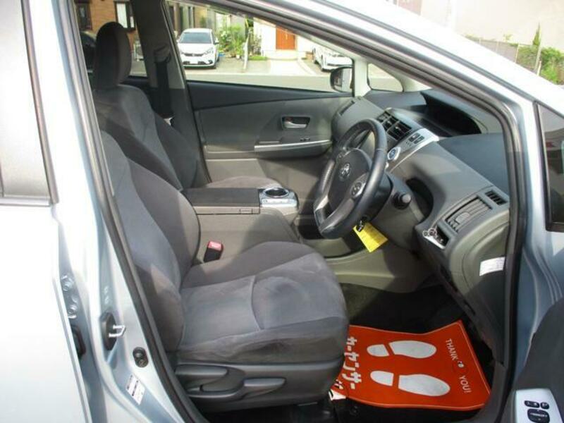 PRIUS ALPHA