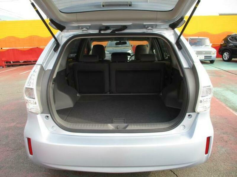 PRIUS ALPHA