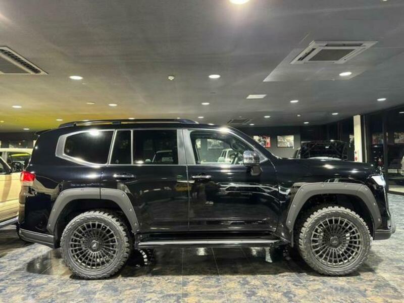 LAND CRUISER