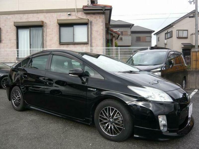 TOYOTA PRIUS
